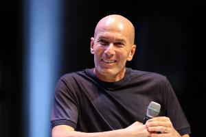 齐达内：教练对球队的影响力可达80%，足球激情是其最重要的特质。