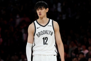 媒体人指出，篮网队此次来华并非为了彰显优越感，而是为球迷提供情绪价值；并提及丁彦雨航（小丁）当年在球队时是否拥有球权的问题。