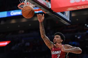 砍下24分10篮板！斯波盛赞韦尔：他的表现令人振奋，且一直在进步。