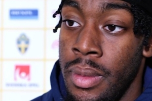 接连不敌瑞士和科索沃，伊兰加赛后致歉：只想向瑞典人民说声对不起。