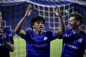 据《世界体育报》报道，巴萨俱乐部仍在持续关注16岁的瓦雷拉，但球队计划在明确拉什福德的未来走向之后，再决定是否正式提出求购。