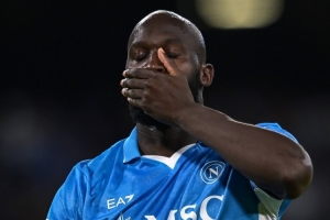 意媒报道，卢卡库谴责部分家人的勒索行为，此事导致其父亲的葬礼未能按原计划进行。