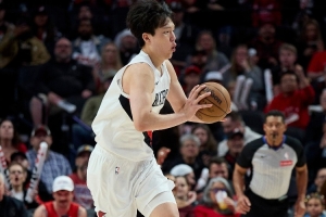 媒体人指出，小杨尚未完全适应比赛的节奏，其体能和速度的提升需要循序渐进。