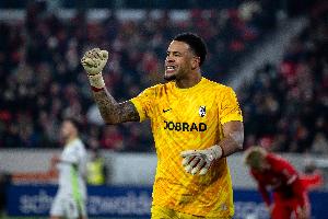 米兰方面认为卡普里莱尚不具备接班迈尼昂的条件，阿图尔与布鲁诺的竞争也正日趋白热化。