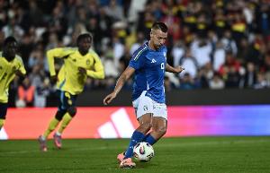 17岁小将卡马达首发出场并上演梅开二度，意大利U21队在欧青赛预选赛中以5-1的比分大胜对手。