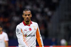 加拉塔萨雷传奇球员指出，萨内的体能储备不足，若无法及时恢复，他将很快被淘汰。