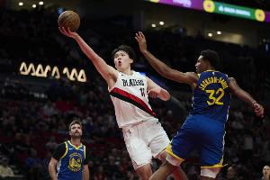 杨瀚森对阵勇士再次犯规，仅1次为掩护犯规；登场4失误6犯规，多次因掩护犯规被吹罚。