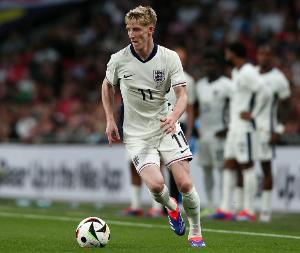 戈登：距离成为世界顶级边锋，我仍需付出更多努力，竞争我不惧。