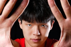 《键盘侠|美网友惊呆：杨瀚森风评逆转太快，身上竟有联盟第一人影子》