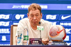 斯卢茨基表示，路易斯合练次数有限，不过他出战明天的比赛应无大碍。