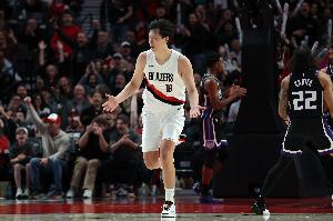 媒体人：杨瀚森需掌握何时该动手&何时一动就会被抓的尺度