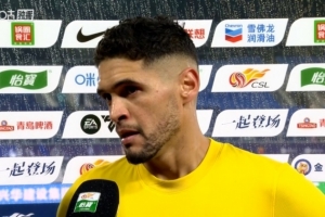 西海岸外援里切利：关于判罚和犯规导致两人被罚下的情况，我不便发表评论。