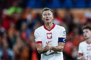 波兰主帅就莱万肌肉伤势表示，因伤无法继续比赛，并称对其受伤情况感到不解。