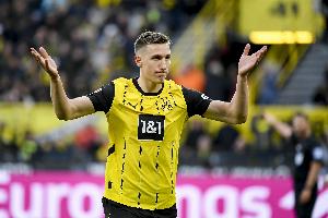 德天空：多特愿为施洛特贝克提供1000万欧年薪，后者因拜仁有意引进而心生犹豫。