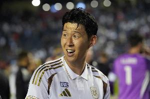 《太阳报》报道称，孙兴慜的合同中包含允许他短期重返欧洲踢球的条款，这一模式与贝克汉姆、亨利等球员的经历相似。