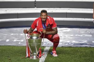 因家暴事件遭球迷抵制的博阿滕，其回归拜仁一事引发关注，拜仁发言人回应称：他并非回来工作。