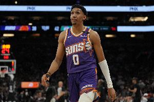 瑞安-邓恩点评训练强度：全员拼搏，狄龙头上的伤就是最好的证明。