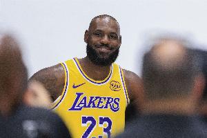 甜瓜：即便詹姆斯今年跳出合同，其他球队仍会争抢，因为他依然具备竞争力。