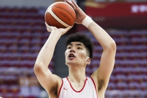 坎塔布里亚主帅评价余嘉豪：他理解球队体系，在这里打球会很轻松。