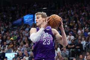 现役球员中，马尔卡宁出战已达450场，却从未打入过季后赛，为现役球员中最多。