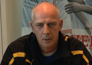 巴斯勒：尽管拜仁在德甲仅领先五分，但冠军争夺战远未结束；凯恩有望成为世界最佳球员。