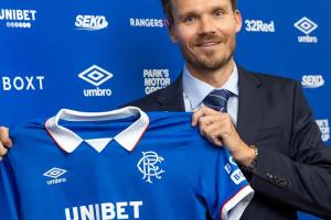 官方确认丹尼-罗尔将执教流浪者，此前曾与穆斯卡特传出绯闻；穆斯卡特则将继续留任海港主教练。