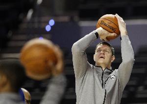 莫兹戈夫：新秀时期曾盼留守纽约，交易后明白球员无不被交易的可能。