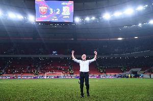 据英国媒体报道，在海港主帅穆斯卡特执教事宜告吹后，流浪者队已重启与丹尼-罗尔的谈判。