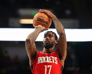 参考布劳恩与丹尼尔斯的提前续约合同，伊森应签订一份怎样的合同？