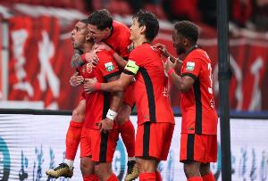 记者点评海港：球队在比赛中确实暴露出技不如人的问题，尽管队员们展现了积极努力、渴望踢好的态度，但整体实力仍有欠缺。