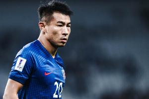 记者：于汉超因伤未参加申花赛前最后一堂训练，明晚比赛能否出战成疑。