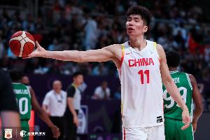 余嘉豪：西班牙联赛吹罚更贴合国际篮球，鼓励对抗且严抓手部动作。