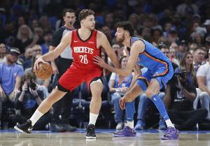 申京生涯新高：5记三分轰下39分11板7助，关键球也由他掌控，正负值+9