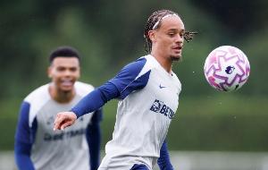 热刺传奇球员：哈维-西蒙斯状态欠佳，其表现未达预期。