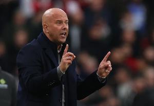 詹俊谈利物浦轮换：戈麦斯可获首发机会，萨拉赫与伊萨克将先替补登场。