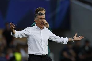 奥林匹亚科斯主帅谈红牌：正当球队渐入佳境时，有人却将我们罚下场。