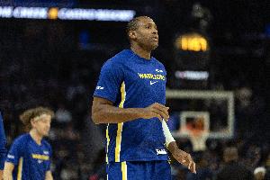 科尔：为避免格林整个赛季都打五号位，对阵掘金时或让霍福德首发出场。