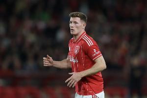 《镜报》报道，曼联已加入争夺诺丁汉森林中场安德森的行列，曼城与切尔西同样对他有意。