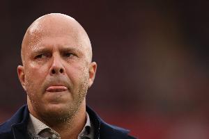 斯洛特确认赫拉芬贝赫将缺席对阵法兰克福的比赛，并期望他能在周末及时回归。