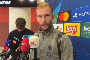 莱默尔透露，教练曾安排他与左右后卫互换位置，当时他对此并不理解，教练解释称这是出于战术考量。