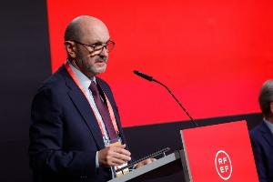 西足协主席强调海外推广对西甲的重要性，主张持续推动相关赛事。