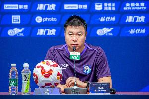 刘建宏认为，51岁的于根伟再经历些历练，执教国足完全有机会。