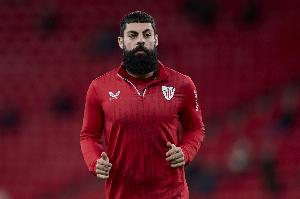 老将坦言：作为前锋，我既渴望进球，又担心表现不佳而不希望队友把球传给我。