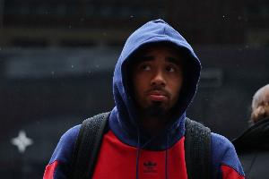 热苏斯否认转会传闻，并强调阿森纳在寻找他的替代者，不会影响他帮助球队夺冠的决心。