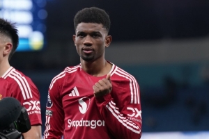 阿玛德表示，希望姆伯莫在关键赛事中能取得更多进球，并认为无论是自己还是他，出任10号角色都将是理想选择。