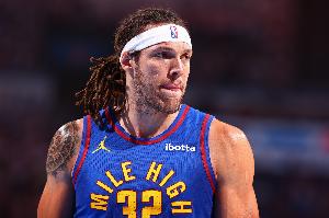 奥康盛赞戈登投篮进步显著，其大学期间42%的罚球命中率正是其努力终获回报的体现。