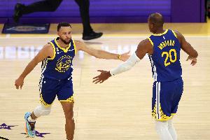 媒体人评：戈登生涯之夜遭遇库里王之裁决，后者点明约基奇耗尽其体能。