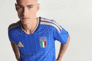 意大利2026年主场球衣谍照曝光：蓝金配色设计向2006年世界杯夺冠时刻致敬