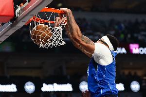 基德谈浓眉：其体能正逐步向球队预期目标恢复，出战38分钟对其身体恢复亦有裨益。