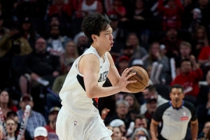 苏群：明日对阵湖人，杨瀚森迎来机会；若继续使用五小阵容，雷迪克将乐不可支。